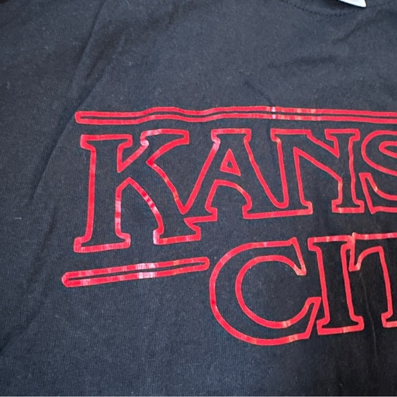Kansas City Stranger Things Logo Style T-Shirt Black Tee Unisex Size Small - Picture 4 of 13